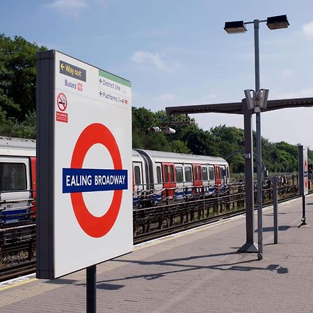 Spacious 2 Bedroom Apartment In Ealing Broadway ภายนอก รูปภาพ