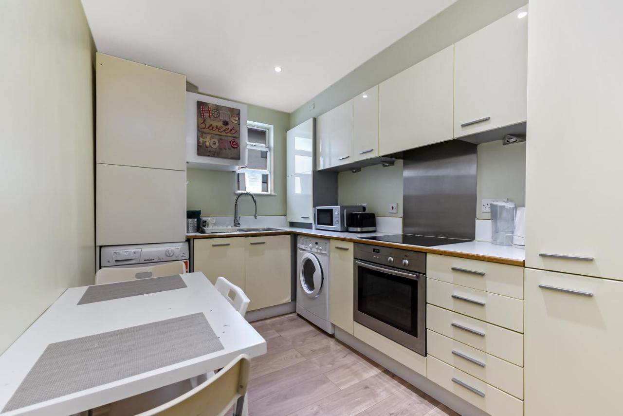 Spacious 2 Bedroom Apartment In Ealing Broadway ภายนอก รูปภาพ