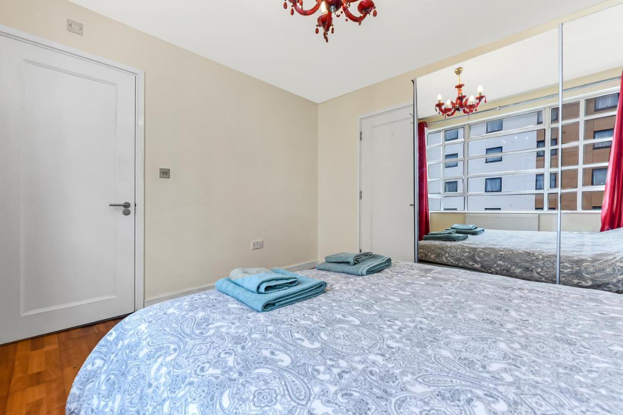 Spacious 2 Bedroom Apartment In Ealing Broadway ภายนอก รูปภาพ